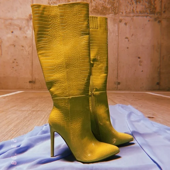 Lemon-lime knee boots - Picture 3 of 9